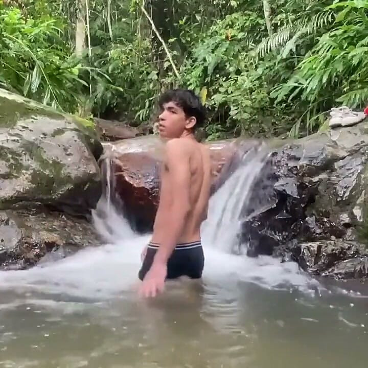 Latino masturbates in a waterfall and fills with milk