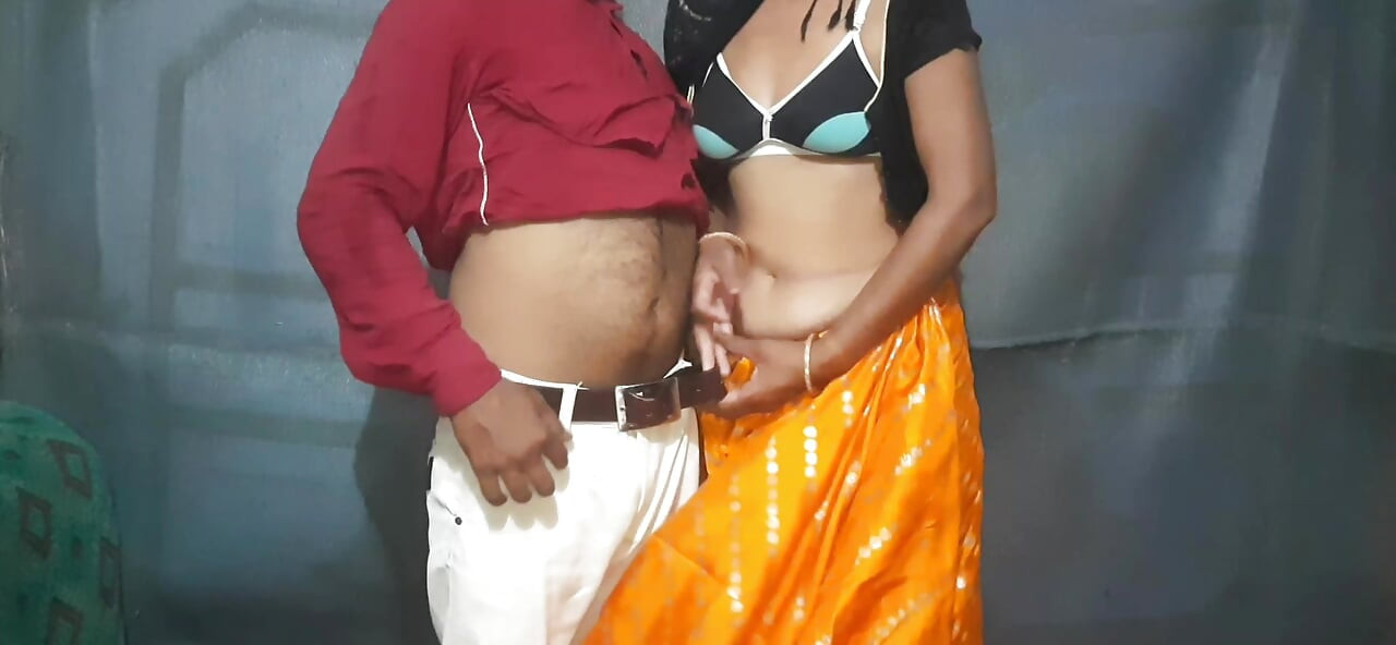 भाई ने अपनी सौतेली बहन के साथ एक बिस्तर सजा किया और सेक्स किया