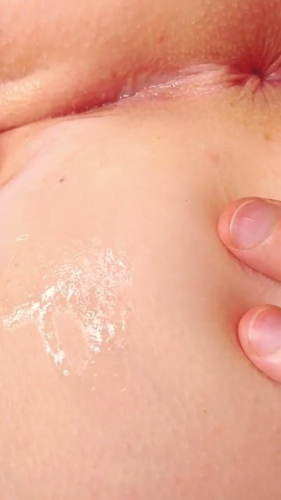 Kocası, sevgilisinin döl dolu amıyla mastürbasyon yaparken kıçımı yalıyor | Bölüm 1