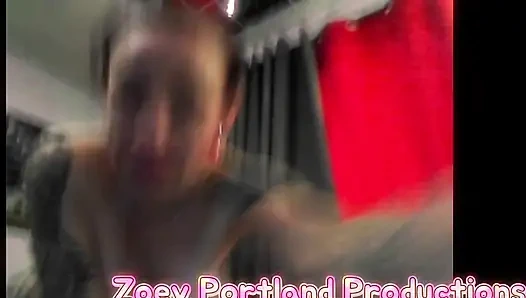 Zoey жестко трахают в спальне