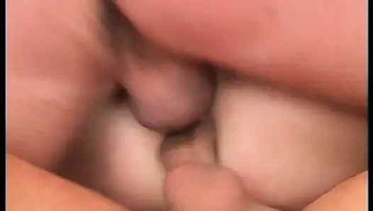 Alman sarışın ateşli üçlü sekste sikiliyor