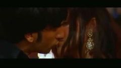 Anushika Sharma scenă sexuală