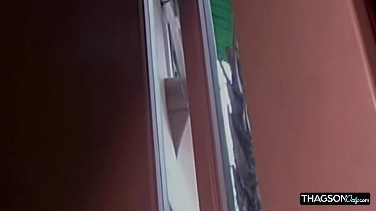 Une MILF mature se fait étirer le cul, dégoulinant, trop de sperme