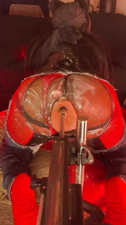 Femboy gaped by dildo on Fuck Machine