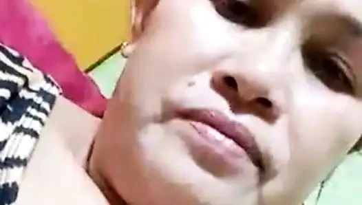 İkimiz de sadece rahatlamak için her gün görüntülü görüşmede azgınız