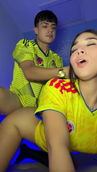 Ik heb de nieuwe stickeruitdaging uit het World Cup-album geprobeerd ... en ik kreeg uiteindelijk een episch orgasme | Clip 1