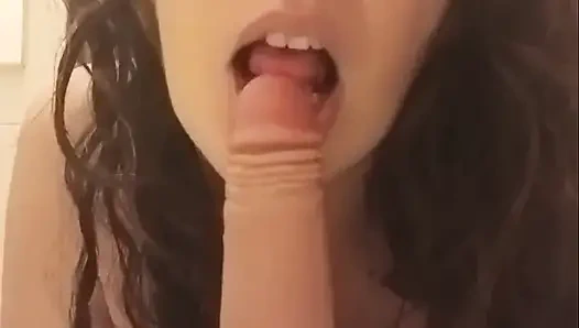 MILF terangsang mengisap