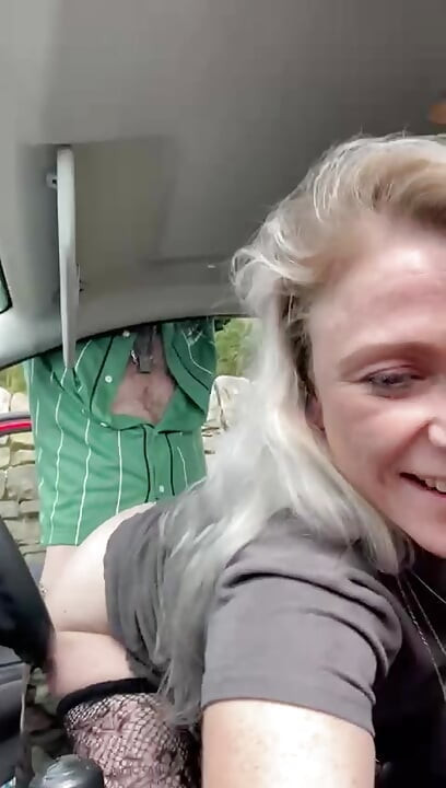 Hard fuck at the road side!!
