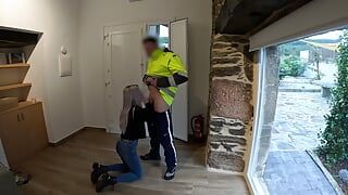 The parcel delivery man comes to bring me a package and I give him a surprise blowjob