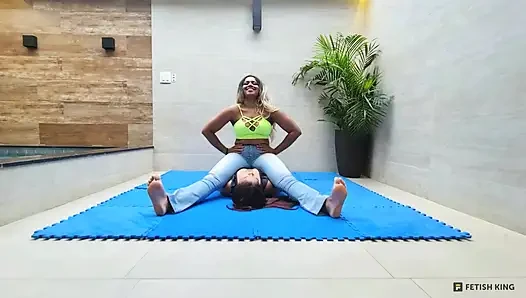 Chest Sitting - Strong Legs and Muscles Lebian Fight Girls