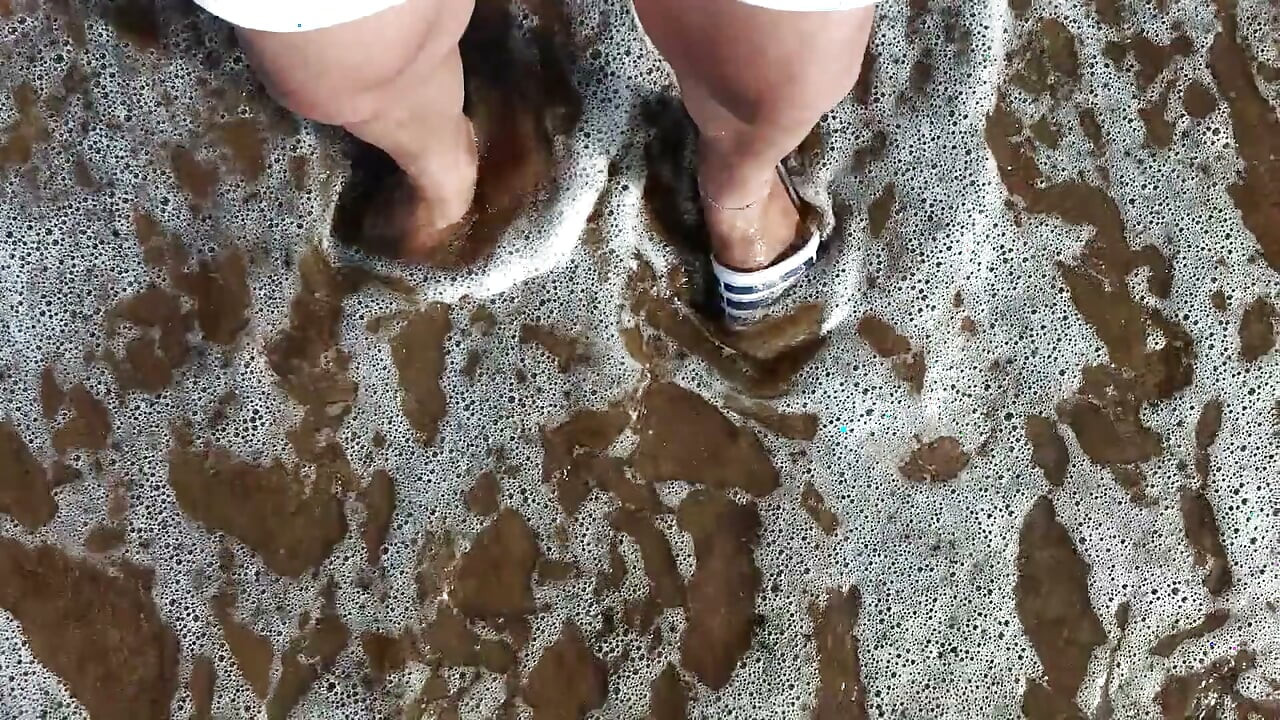 Stopy i Morze Extra Slowmotion - One Foot boso i Foot in Slide - Great Feet in Sea