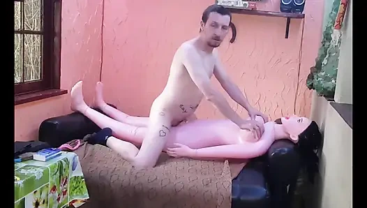 Я снова трахаю куклу