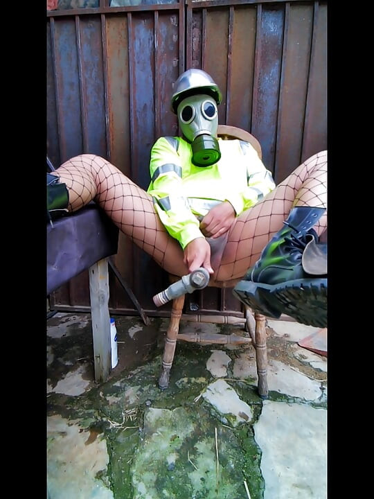 Construcction men whit extreme dildo fetish
