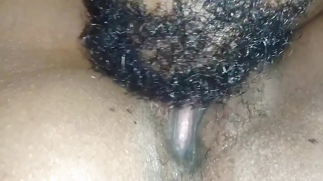 Capturados se masturbando e ele comeu minha buceta e língua me fodeu