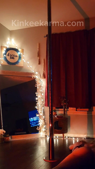 Гледането ми как се събличам, правя шоу и получавам награда с кур, докато редактирам, ме възбуди отново. Dickydangalo Her