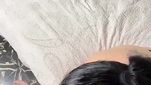 Мне нравится, когда я записываю её, пока она сосёт мой член и трахает меня