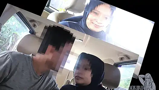 Азиатская фитнес-девушка в хиджабе делает минет, чтобы выпить сперму для повышения ее выносливости в машине - Minokiiko