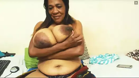 Big tits on mama