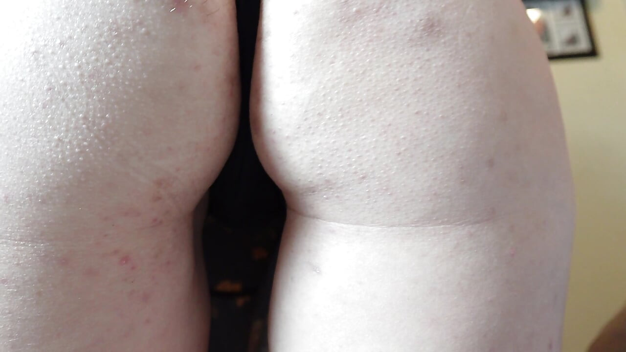 太陽裙裡的屁股臉頰