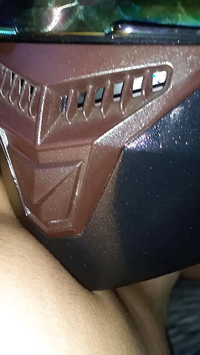 Kolumbijka ssie grubego kutasa kropla po kropli
