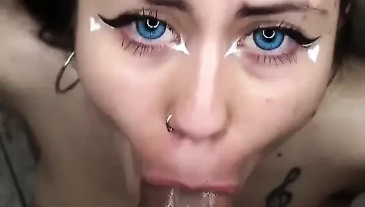 Kiraya ihtiyacım vardı, bu yüzden ev sahibiyle seks yaptım ve o beni yanlış delikten sikiyor!!