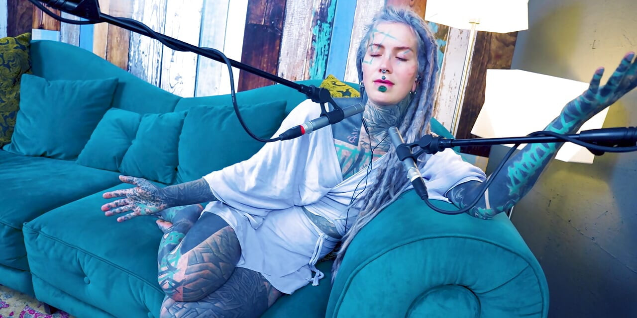 Mówię o S - Wstyd - ASMR podcast SFW rozmowa goth chuda dziewczyna dredy tatuaż model atramentem dziewczyna