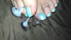 Worship and Cum on resting Feet and Toes