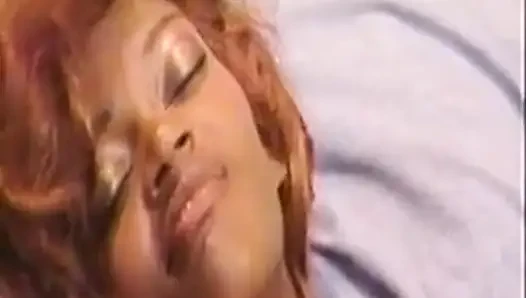 Pasangan kulit hitam kontol besar mengisap memek