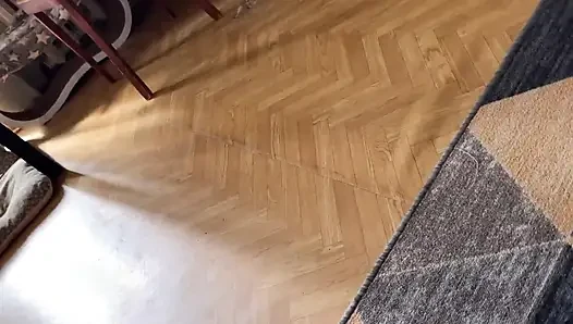 Devote ehefrau leckt arsch