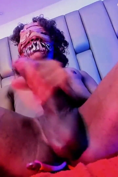 ฉันเปลื้องผ้าเพื่อที่แฟนหนุ่มของฉันจะได้และฉันก็ส่งวิดีโอให้เขา