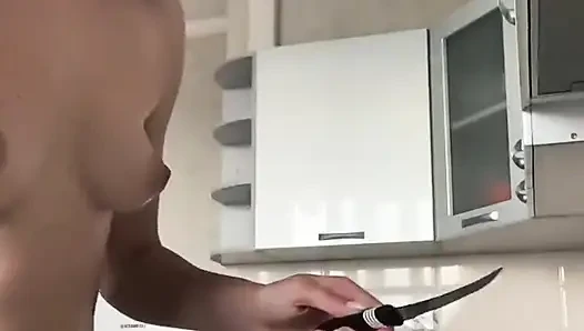 Aku baru saja memasak sarapan untuk kita