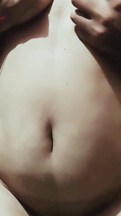 Zadivljujući trenutak iz "Jebao me prijatelj mog brata uz seksi hindi priču. Desi seks s pričom"