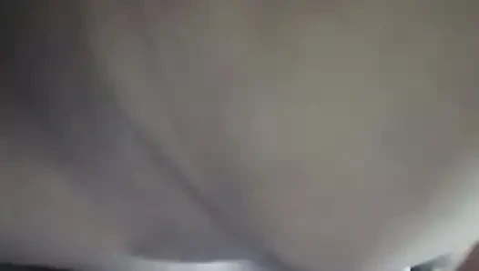 Aku lagi asik mainin memekku setelah makan siang