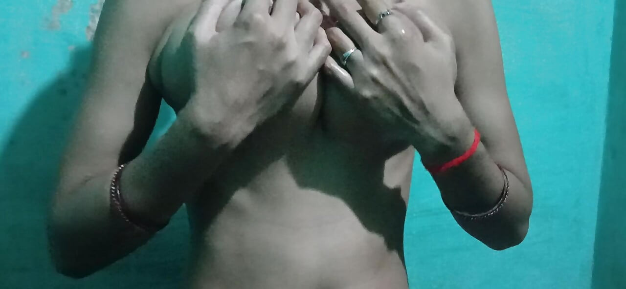 Behan apni body masage karte huea