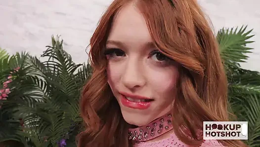 Kızıl saçlı Myra zamanını tutkuyla sikişerek geçiriyor!