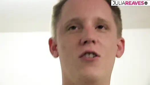 Gadis kurus ini dientot habis-habisan sama kontol besar sampai dicrot di dalam