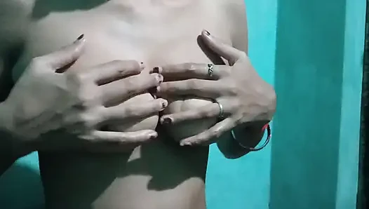 Behan apni body masage karte huea