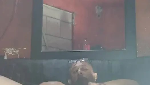 Ateşli 🤤 sütünü boşaltana kadar açgözlü götümün içinde göt tıkacı ve şişme taşaklarla şortumu açıyorum