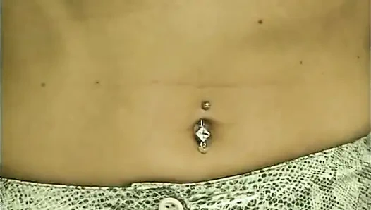 Seksi sarışın hatun amını büyük bir dildoyla dolduruyor