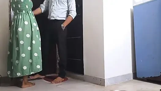 Office Me Ayi Hui Ladki Ne Apni Boss Ke Sath Chut Share Ki
