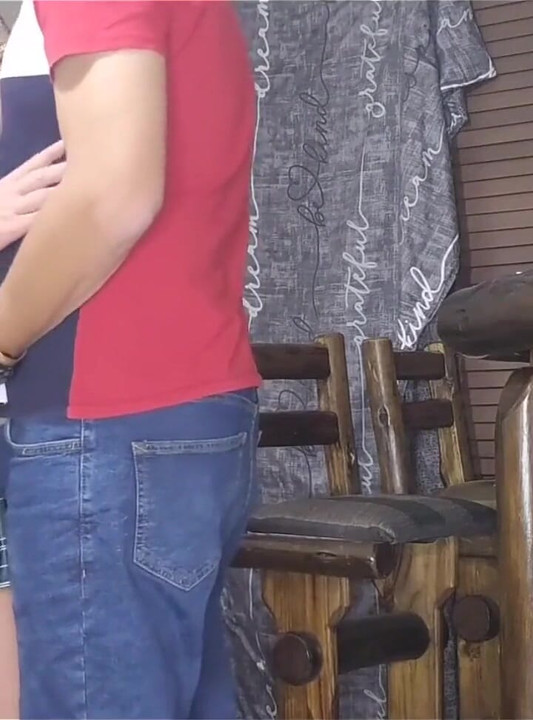 A mi esposo le gusta que tome videos cuando me follo a otros hombres cuando está en el trabajo