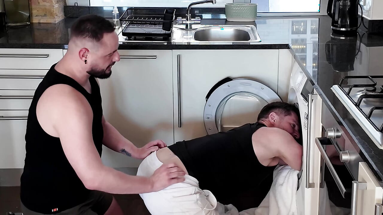 El entrenador no tuvo más remedio que llamar a Bobbyjayxxx para un rescate de emergencia