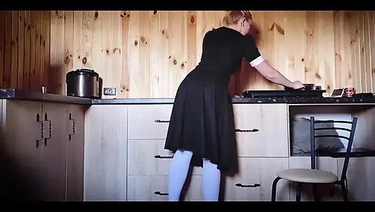 Sexy zimmermädchen mit dickem arsch wird beim putzen gefickt