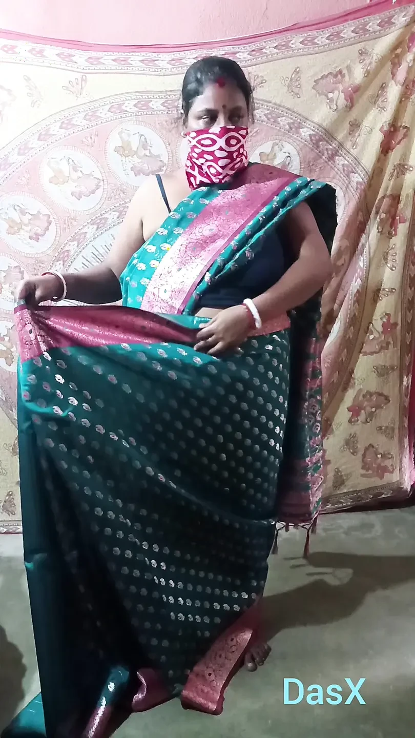 Green Saree Dropping Solo SFW