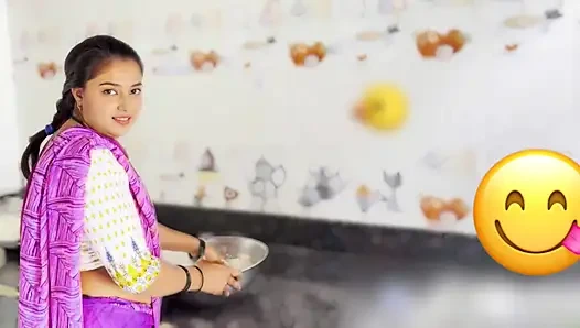 Gadis desa polos india (pembantu nakal) ngentot kontol bosnya sendiri dan dientot habis-habisan sama bosnya sendiri