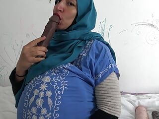 Embarazada egipcia árabe esposa hablando sucio