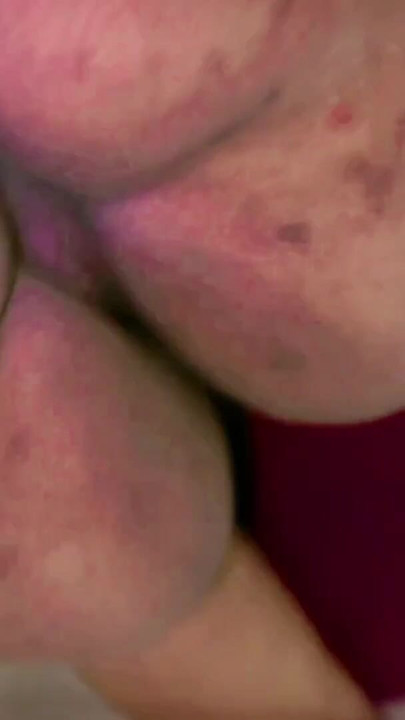 Μεγάλος κώλος: Μουσουλμάνα Άραβα, καυτή μητριά milf καθαρίζει το δωμάτιο του θετού γιου και δείχνει τον τεράστιο γυμνό κώλο και το μουνί της για να τον αποπλανήσει | Κλιπ 1