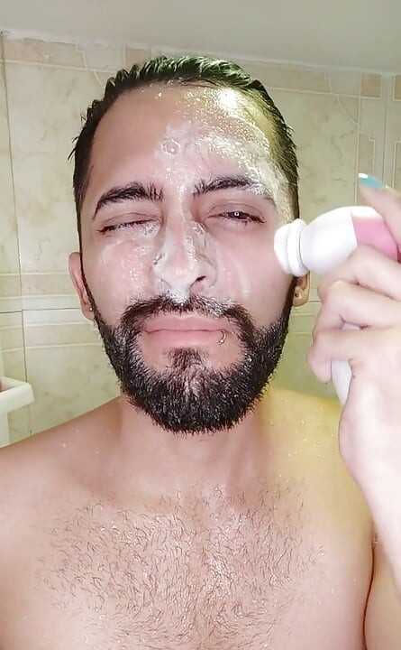 I never thought cleaning your face could be this fun!
