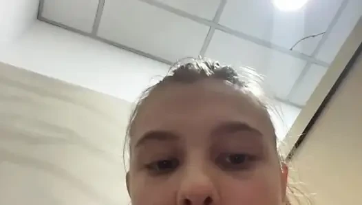 Extreme Squirting in the public gym with jucielussie