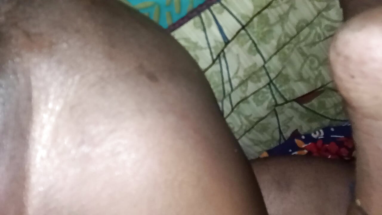 デシ・マラーティーの妻が自家製のハードカウガール・ドギースタイルの大きな尻のファック・マラーティー語音声